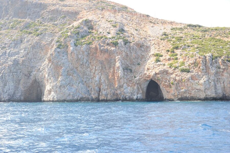 Rethymno: Mini Pirate Boat Cruise with Swimming Stop - Bay of Gerani, Pirate Caves, and the Camarola Arch
