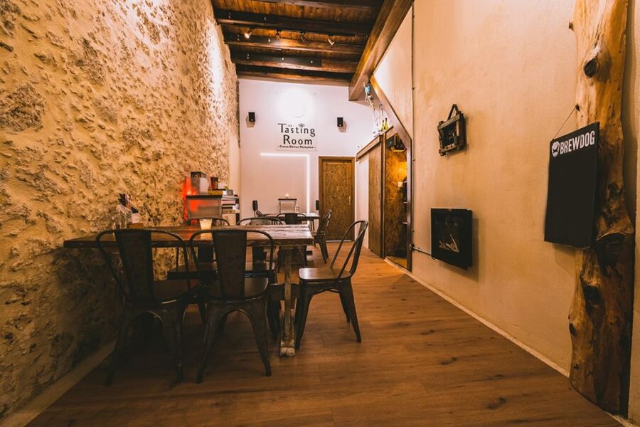 Rethymno: Old Town Walking Tour with Meal - How to taste honey, olive oil, and raki like a local