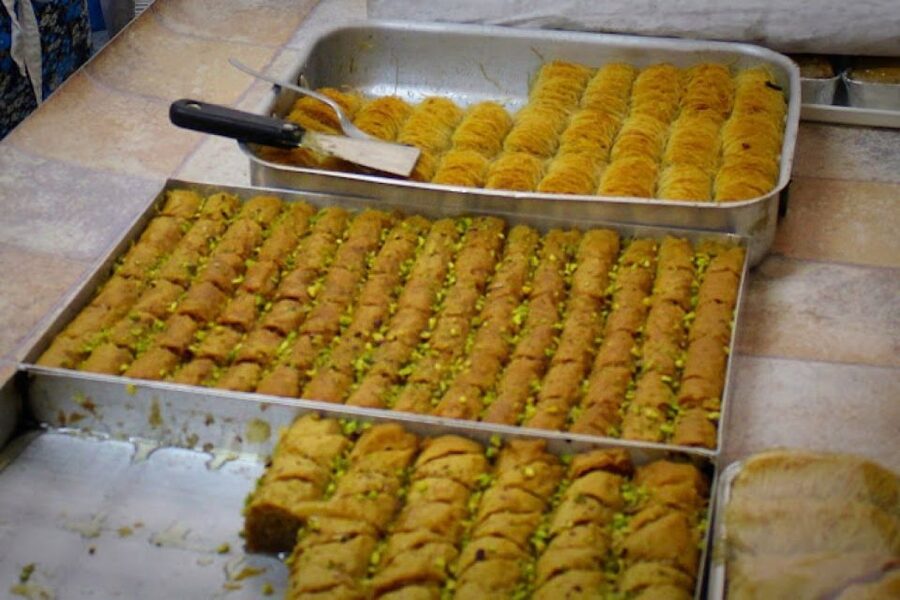 Rethymno: Old Town Walking Tour with Meal - A street-food walk that teaches good choices