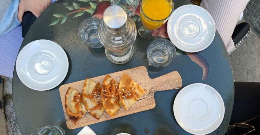 Rethymno: Old Town Walking Tour with Meal - Where the tour starts, and why that location matters
