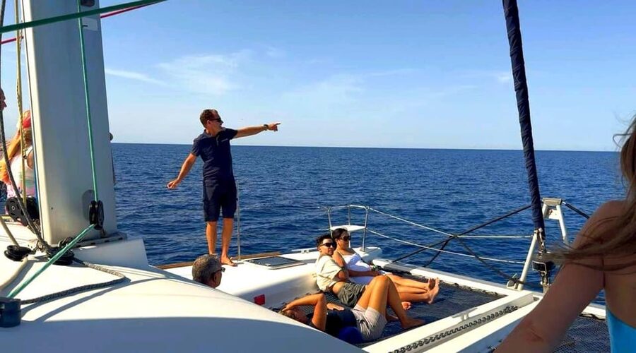 Rethymno: Sunset Catamaran Cruise - Sushi & Open Bar - Drinks and food: what you get, and how it fits together