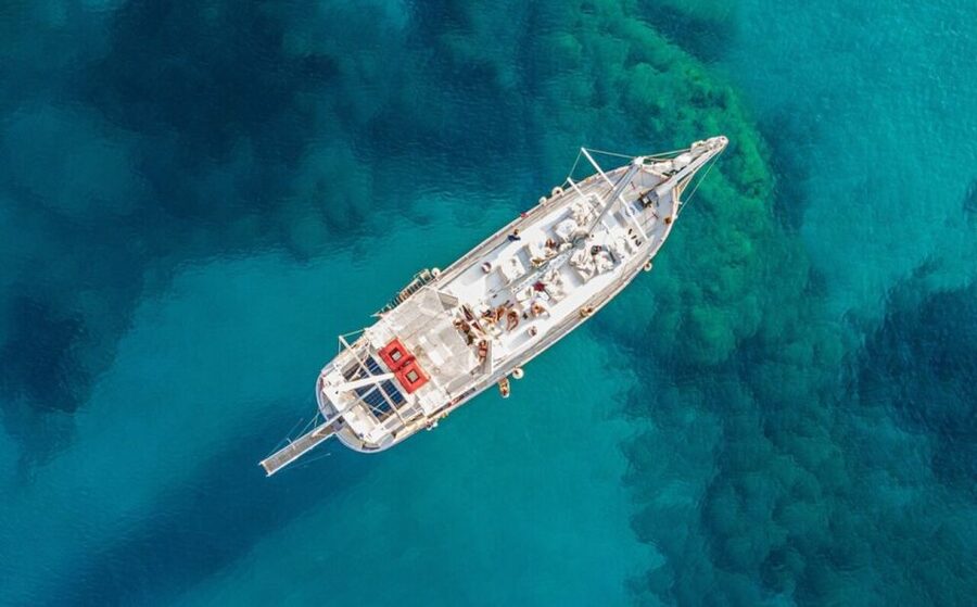 Rhodes: Boat Tour with Snorkeling, Gourmet Buffet & Open Bar - Boarding at Mandraki Port, and the comfort factor that matters