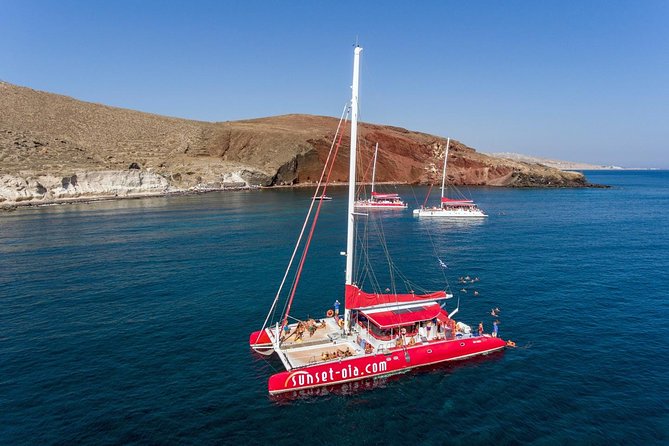 Sailing Catamaran Cruise in Santorini with BBQ, Drinks and Transfer - The 5-hour rhythm: why it feels like a day at sea