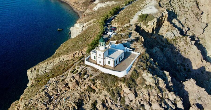 Santorini: Akrotiri Excavation, Megalochori, & Beaches Tour - Megalochori’s village charm, and the earthquake story