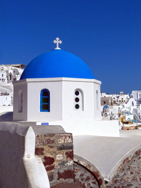 Santorini: Akrotiri Excavation, Megalochori, & Beaches Tour - Perivolos and the black-sand finish: swim, explore, eat