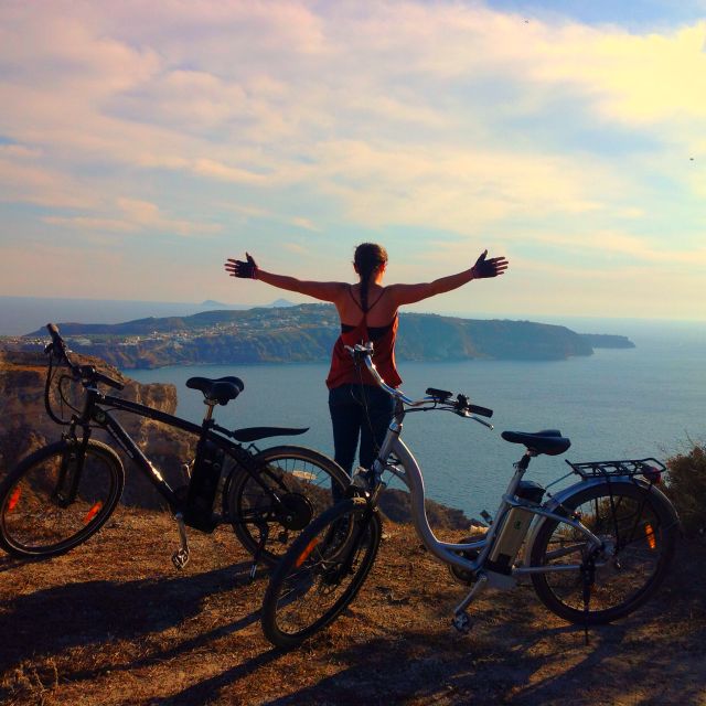 Santorini: Around the Island by Electric Bike - How pacing and group size affect your day