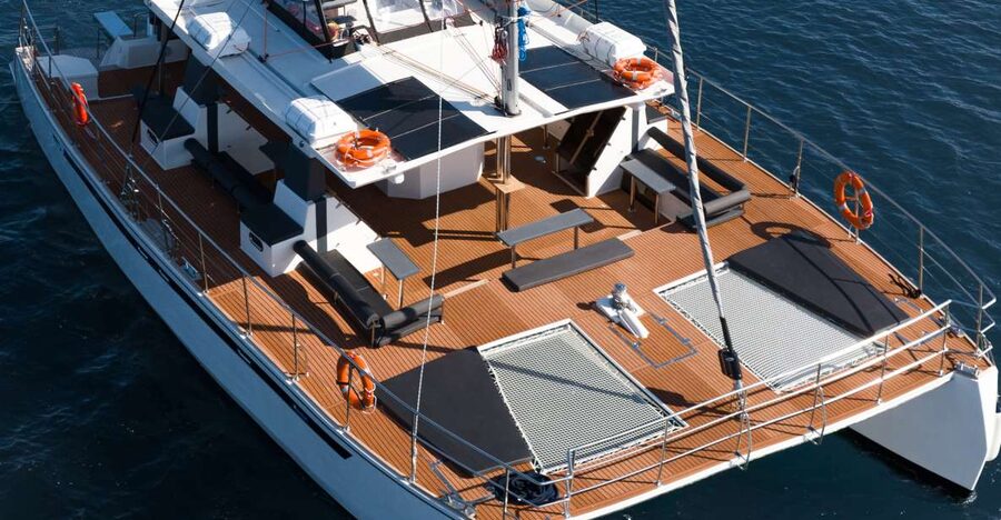 Santorini: Catamaran Caldera Cruise with Meal and Drinks - Hot springs and the volcano vibe, with realistic expectations
