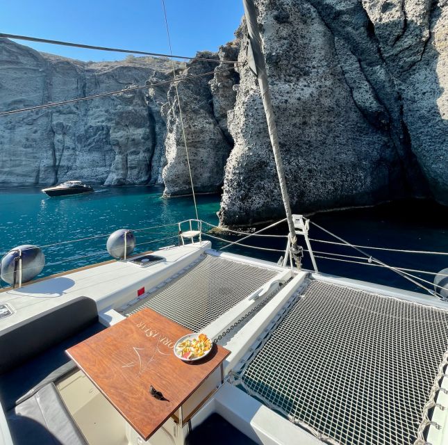 Santorini Catamaran Cruise with Swimming, Meal and Open Bar - Palea Kameni hot springs: warm water and a mystical stop