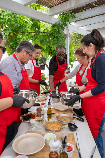Santorini: Cooking Class with Lunch and Wine Tasting - Getting there from Kamari and Fira: plan for timing quirks