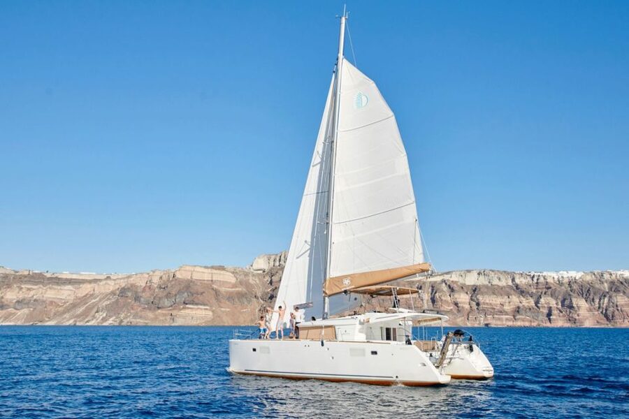 Santorini Gold Catamaran Cruise with Snorkel, BBQ & Open Bar - Mesa Pigadia Beach and the BBQ Lunch: When the Meal Actually Feels Like Part of the Day