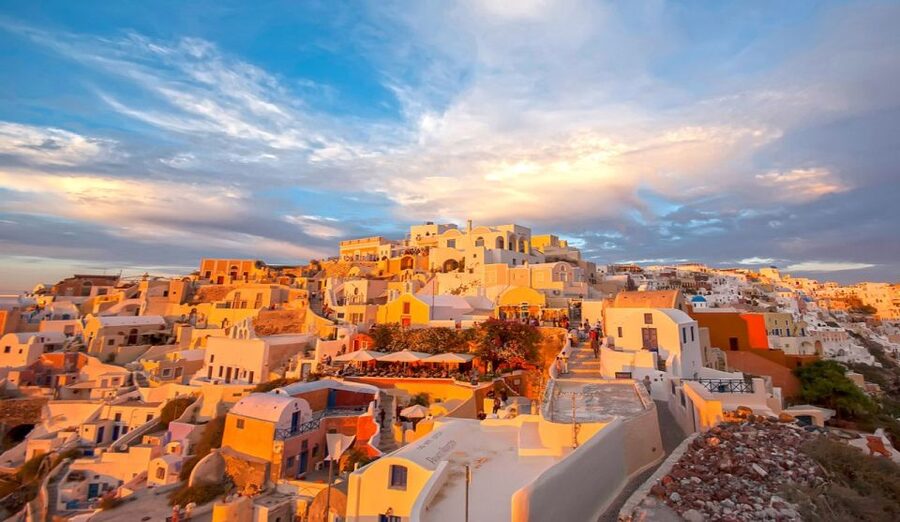 Santorini: Guided Island Day Trip with Beach Visit - Red Beach break and Akrotiri village: quick, photogenic, and read the signs