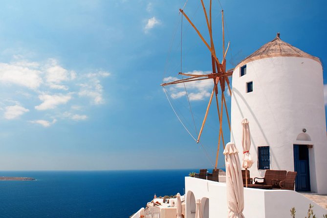 Santorini Highlights and Venetian Castles Small-Group Day Tour - Akrotiri photo break: castle views from the south side