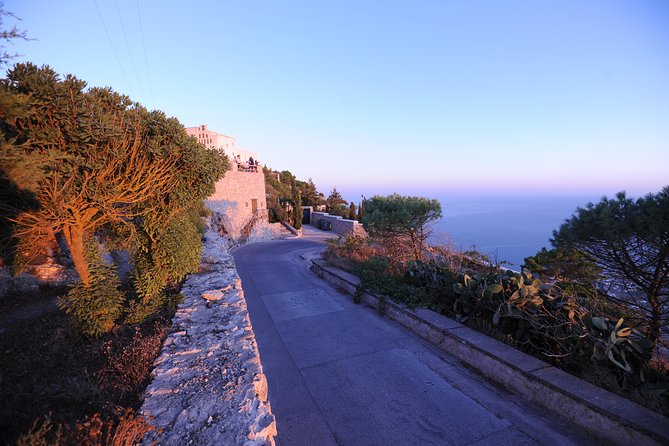 Santorini Luxury Custom Private Tour with Local guide - Stop 1 in Oia: your caldera photo time with real breathing room