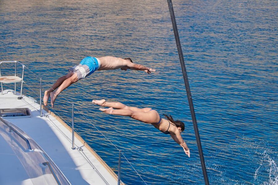 Santorini: Platinum Catamaran Cruise w/ BBQ Meal & Open Bar - Akrotiri and Mesa Pigádia: viewpoints, breaks, and the volcano story