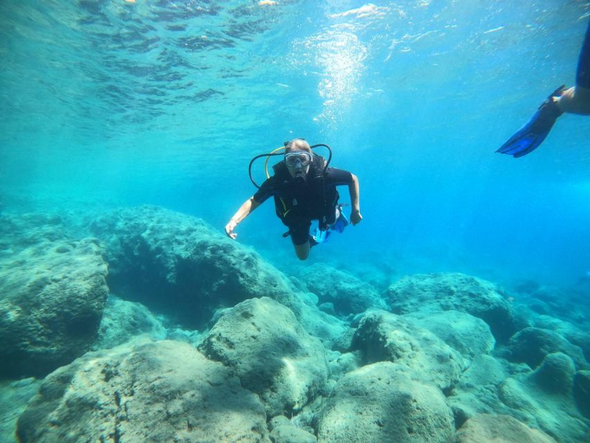 Santorini: Scuba Diving Experience in Caldera for Beginners - Getting Kitted Out and Learning Hand Signals Before Anything Risky