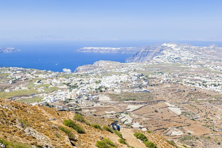 Santorini: Top Sights Day Trip, Wine Tasting, & Oia Sunset - Coach Comfort, Real-World Pace, and Step Counting