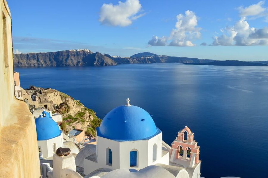 Santorini: Traditional Sightseeing Bus Tour with Oia Sunset - Santorini wine tasting, three local grapes and a crash course in why it matters
