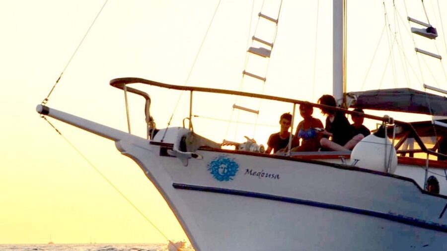 Santorini: Traditional Wooden Boat Tour with Meal and Wine - Red and White Beach photo stops, plus the Akrotiri Lighthouse viewpoint