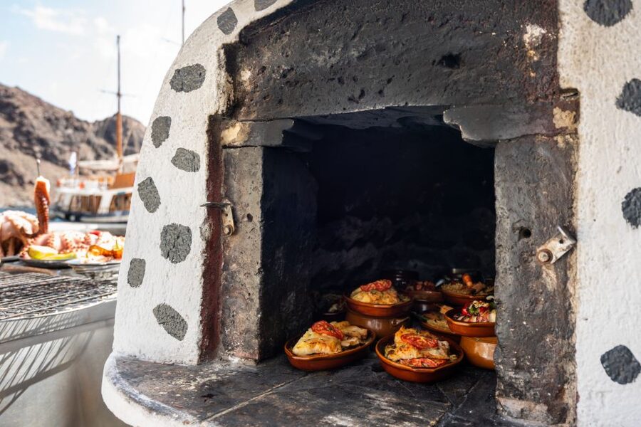 Santorini: Volcanic Islands Cruise with Hot Springs Visit - Why a volcano-plus-cruise day actually works in Santorini