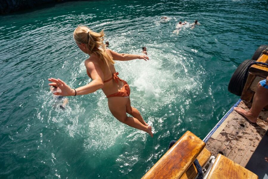 Santorini: Volcanic Islands Cruise with Hot Springs Visit - Nea Kameni volcano stop: what you gain with the unguided crater hike