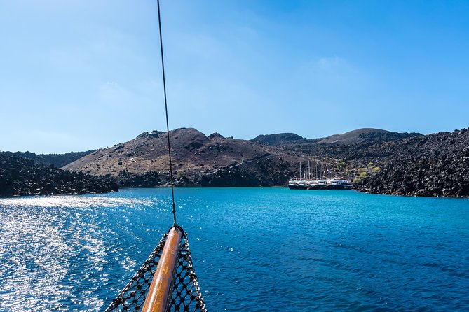 Santorini Volcano and Hot Springs Cruise Tour from Fira Old Port - Timing: why the half-day format works so well in Santorini