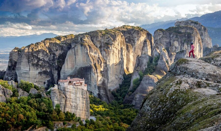 Thessaloniki: Full-Day Meteora Monasteries Tour - Thessaloniki to Trikala, then up to Kalambaka: what the bus day feels like